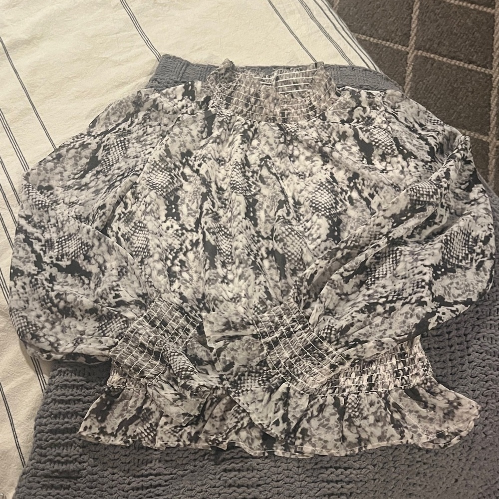 Japna:  Black and White Animal-print Patterned Crop Blouse (Medium)